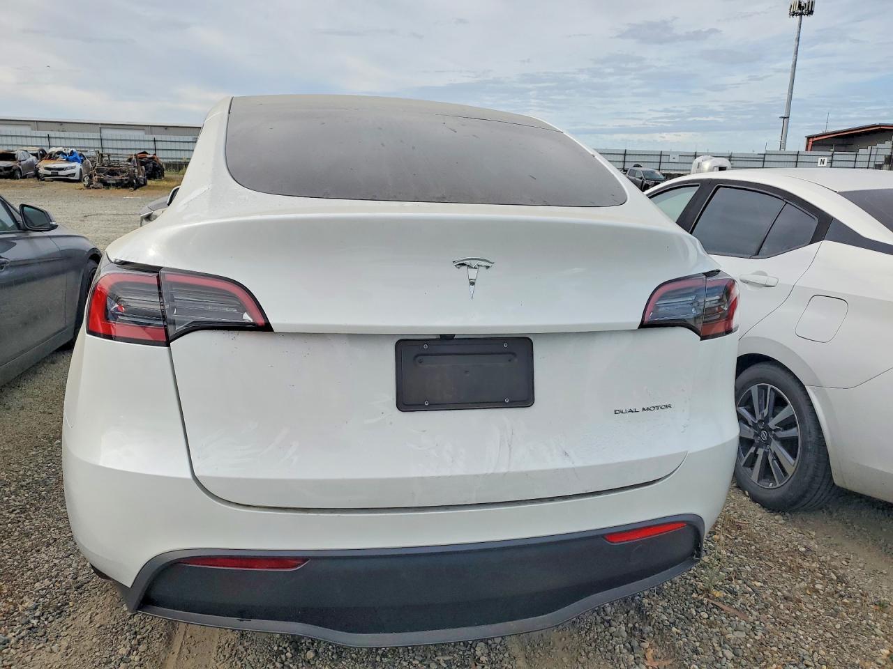 2024 Tesla Model Y - zdjęcie 6