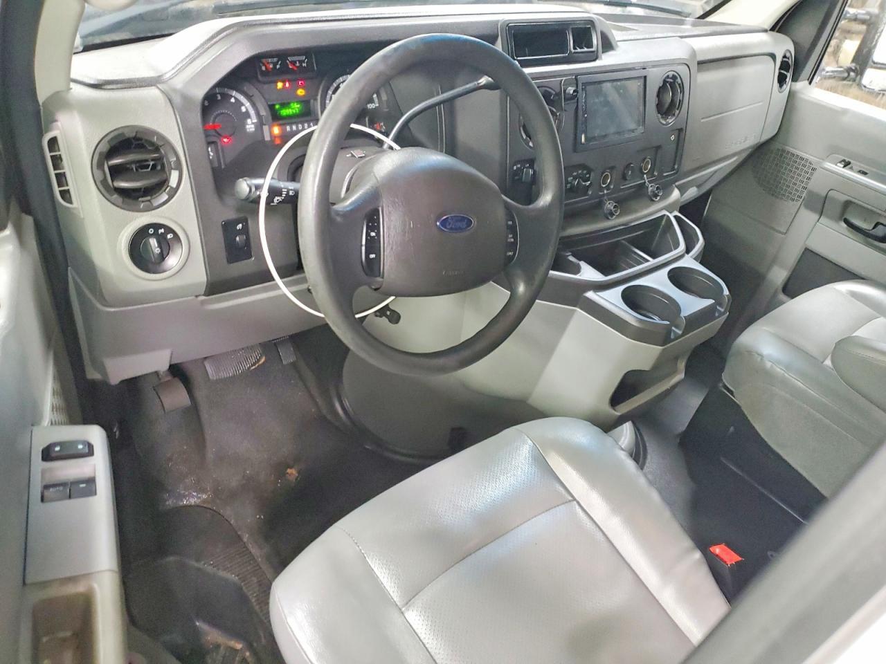 2014 Ford Econoline E250 Van - zdjęcie 8