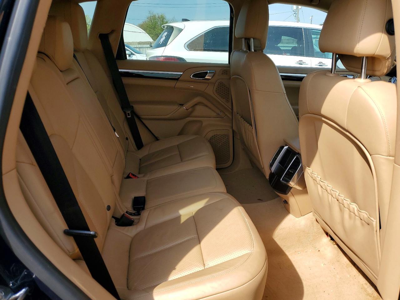 2014 Porsche Cayenne - zdjęcie 11
