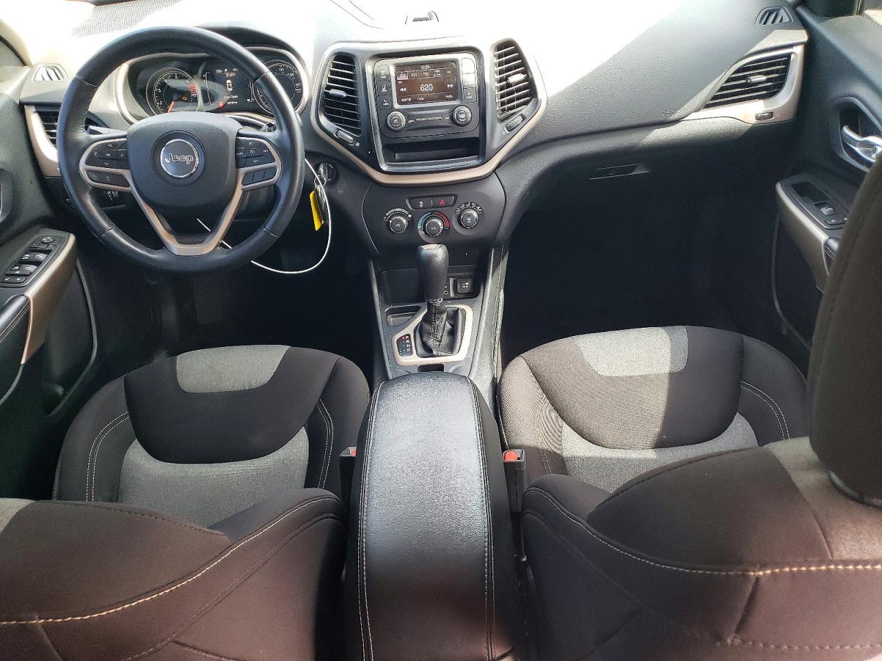 2017 Jeep Cherokee Se - zdjęcie 8