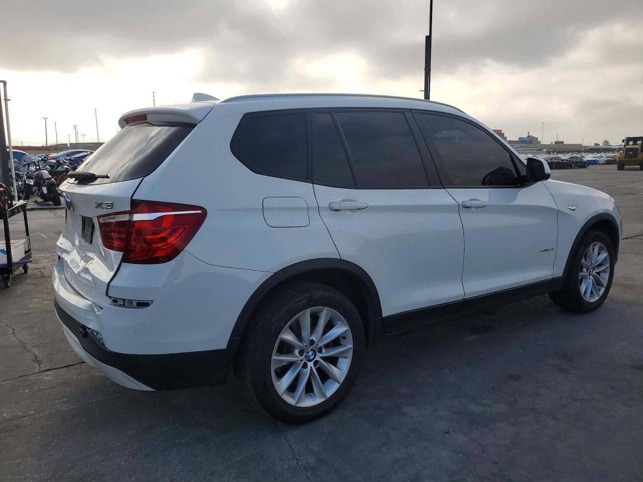 2017 BMW X3 Sdrive28I - zdjęcie 3
