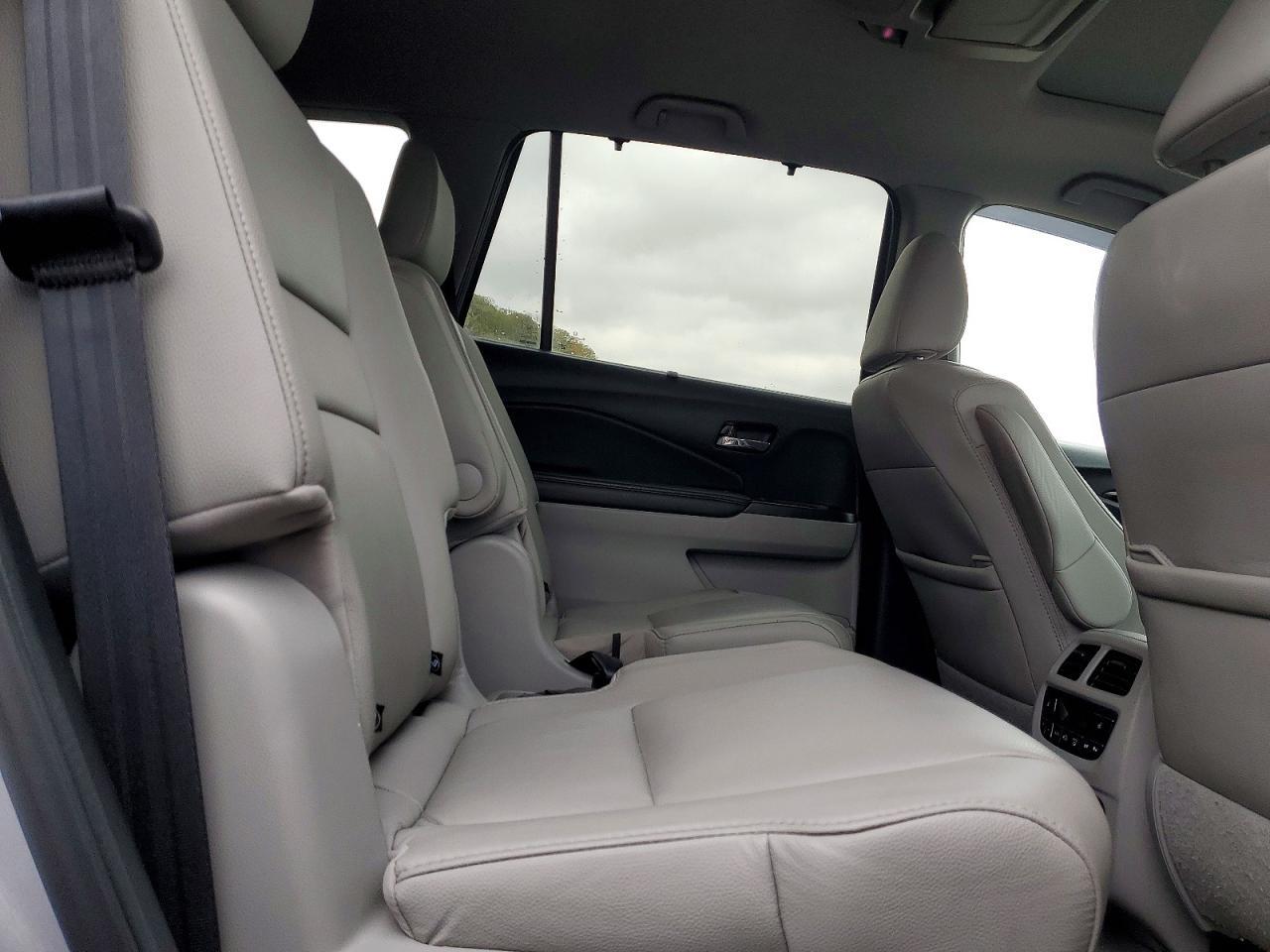 2022 Honda Pilot Touring - zdjęcie 11
