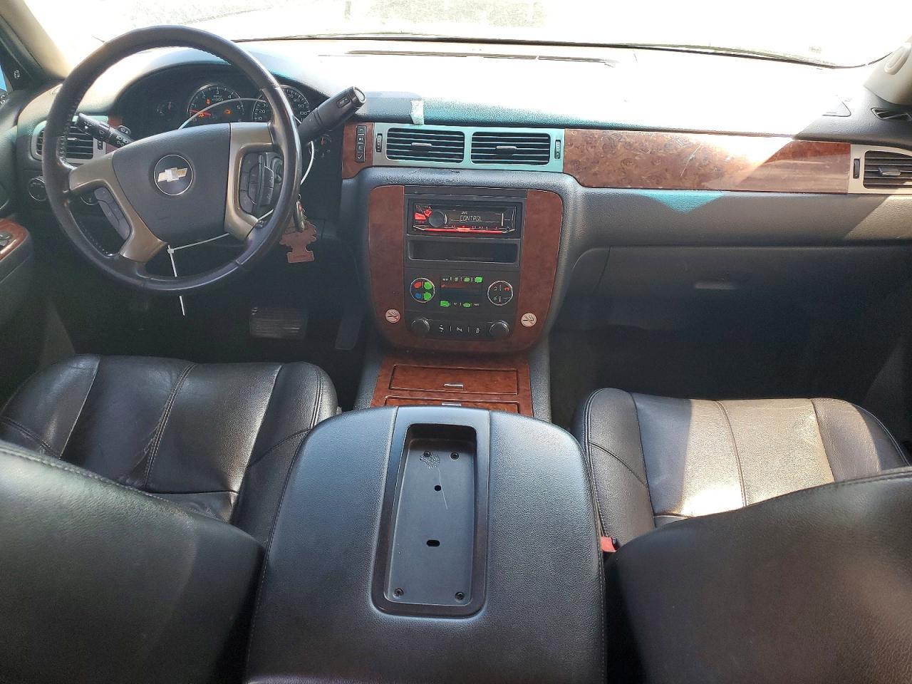 2013 Chevrolet Suburban K1500 Lt - zdjęcie 8