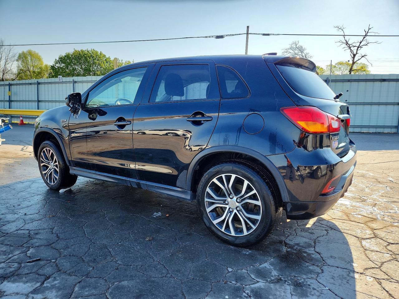 2018 Mitsubishi Outlander Sport Es - zdjęcie 2