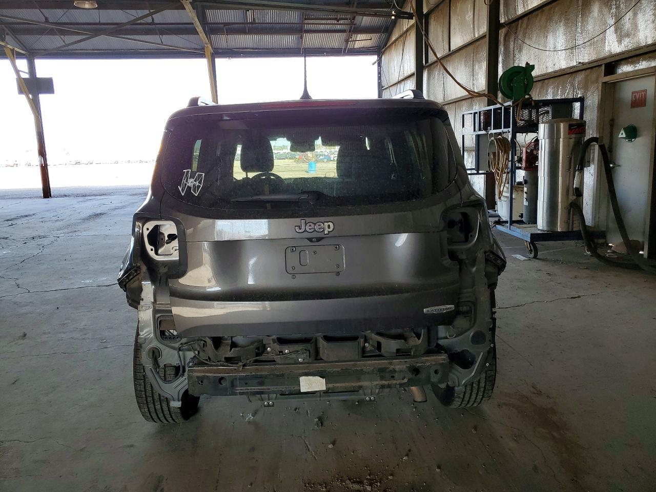 2017 Jeep Renegade Latitude - zdjęcie 6