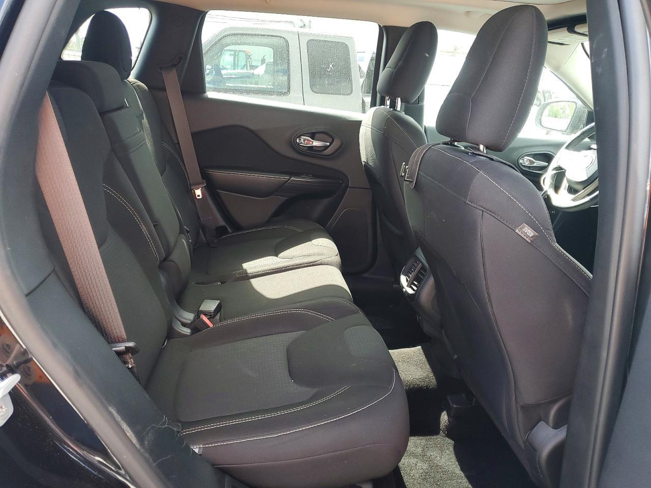 2015 Jeep Cherokee Latitude - zdjęcie 11