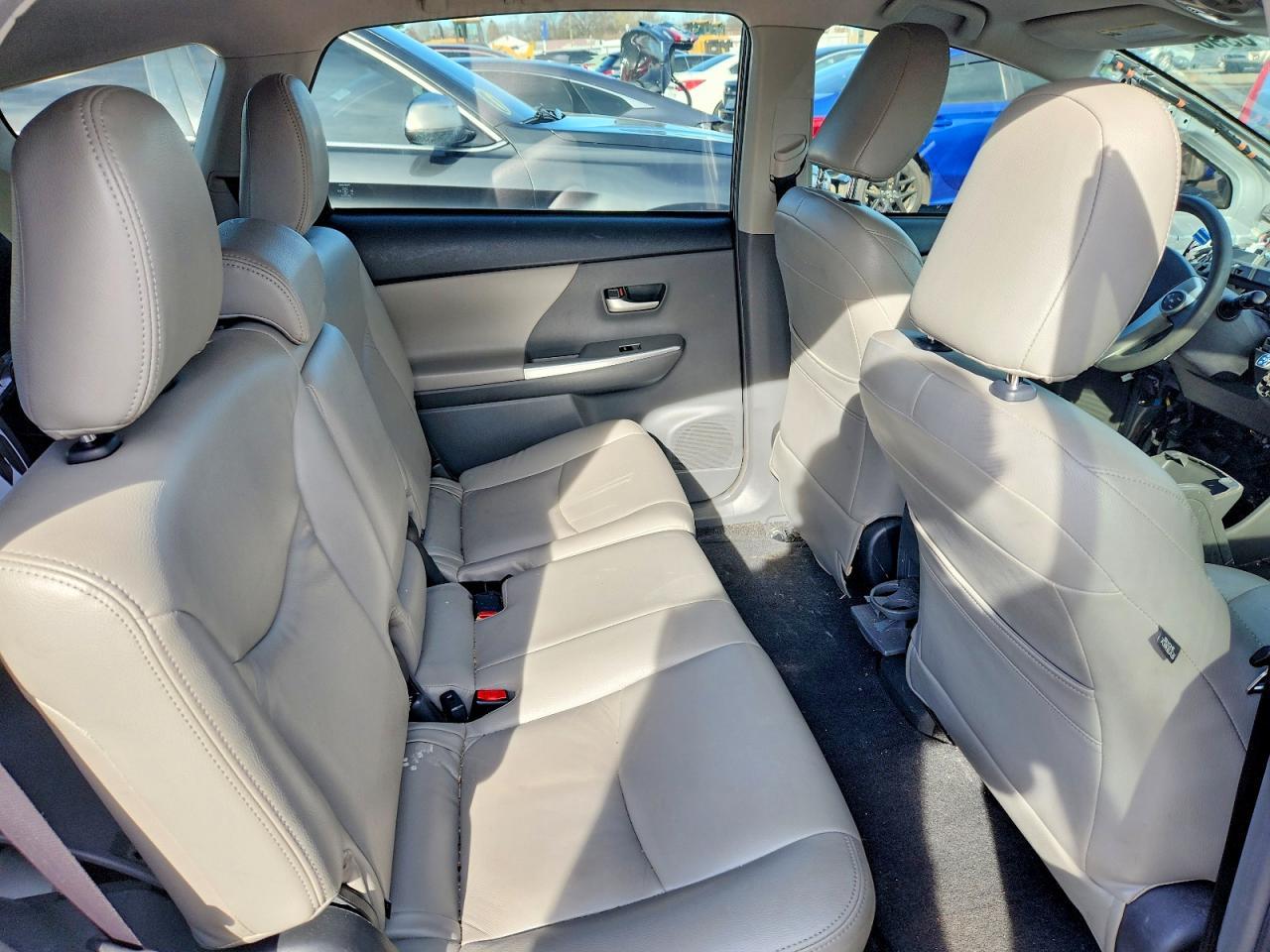 2014 Toyota Prius V Three - zdjęcie 10