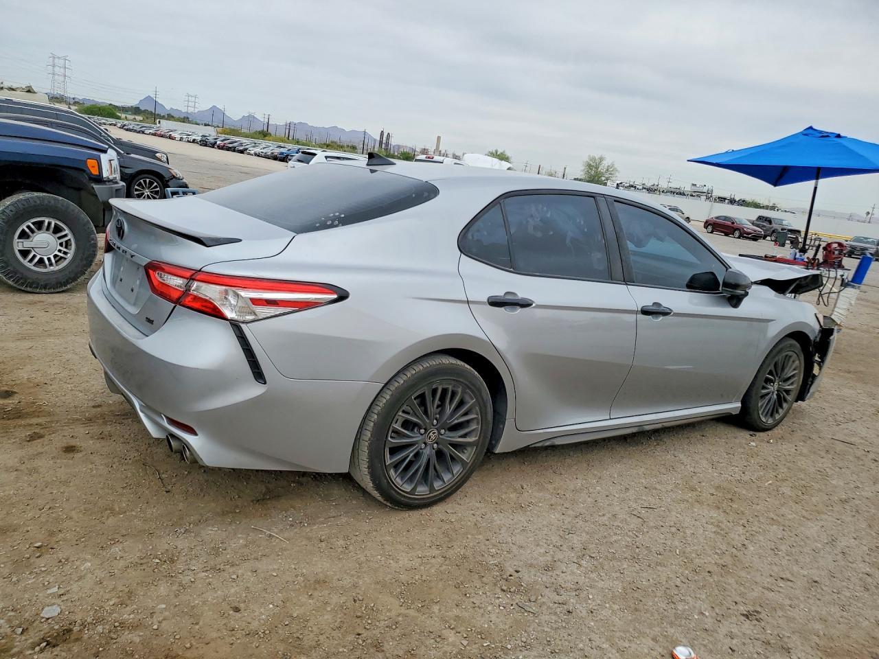 2020 Toyota Camry Se Nightshade - zdjęcie 3