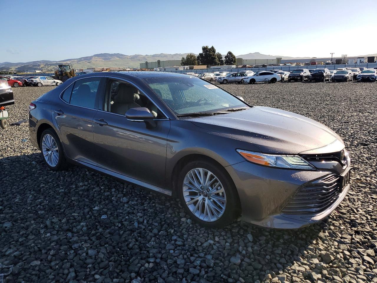 2018 Toyota Camry Xle V6 - zdjęcie 4