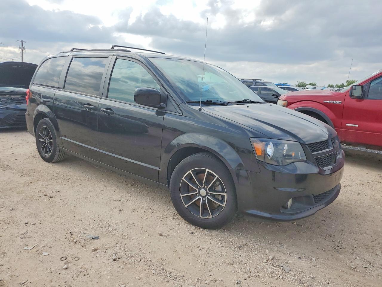 2019 Dodge Grand Caravan Gt - zdjęcie 4