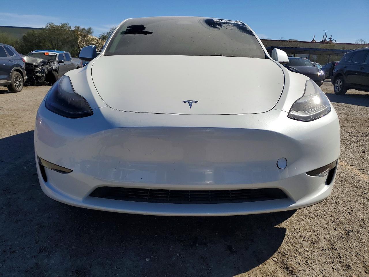 2025 Tesla Model Y - zdjęcie 5