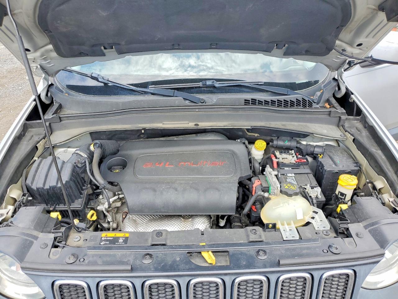 2016 Jeep Renegade Latitude - zdjęcie 12