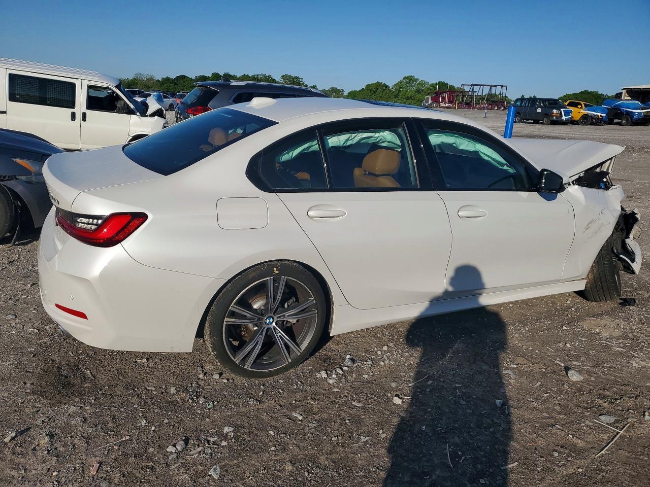 2023 BMW 330I - zdjęcie 3
