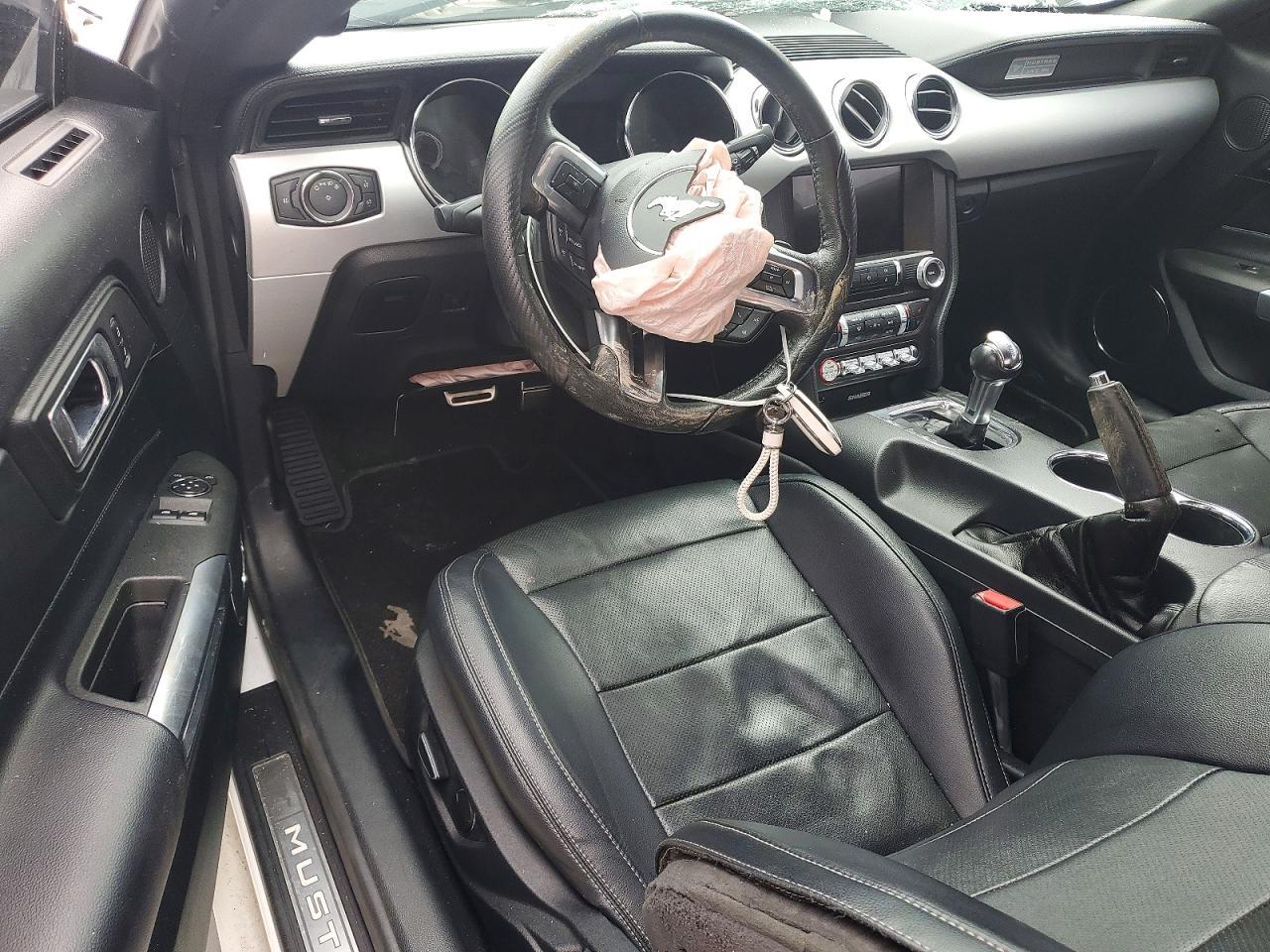 2017 Ford Mustang - zdjęcie 8