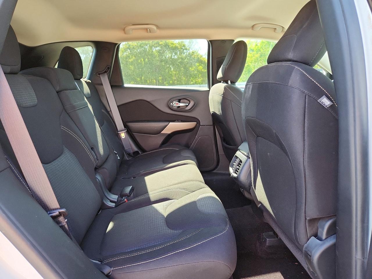 2017 Jeep Cherokee Latitude - zdjęcie 11