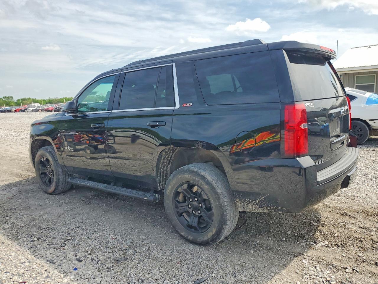 2017 Chevrolet Tahoe Lt - zdjęcie 2
