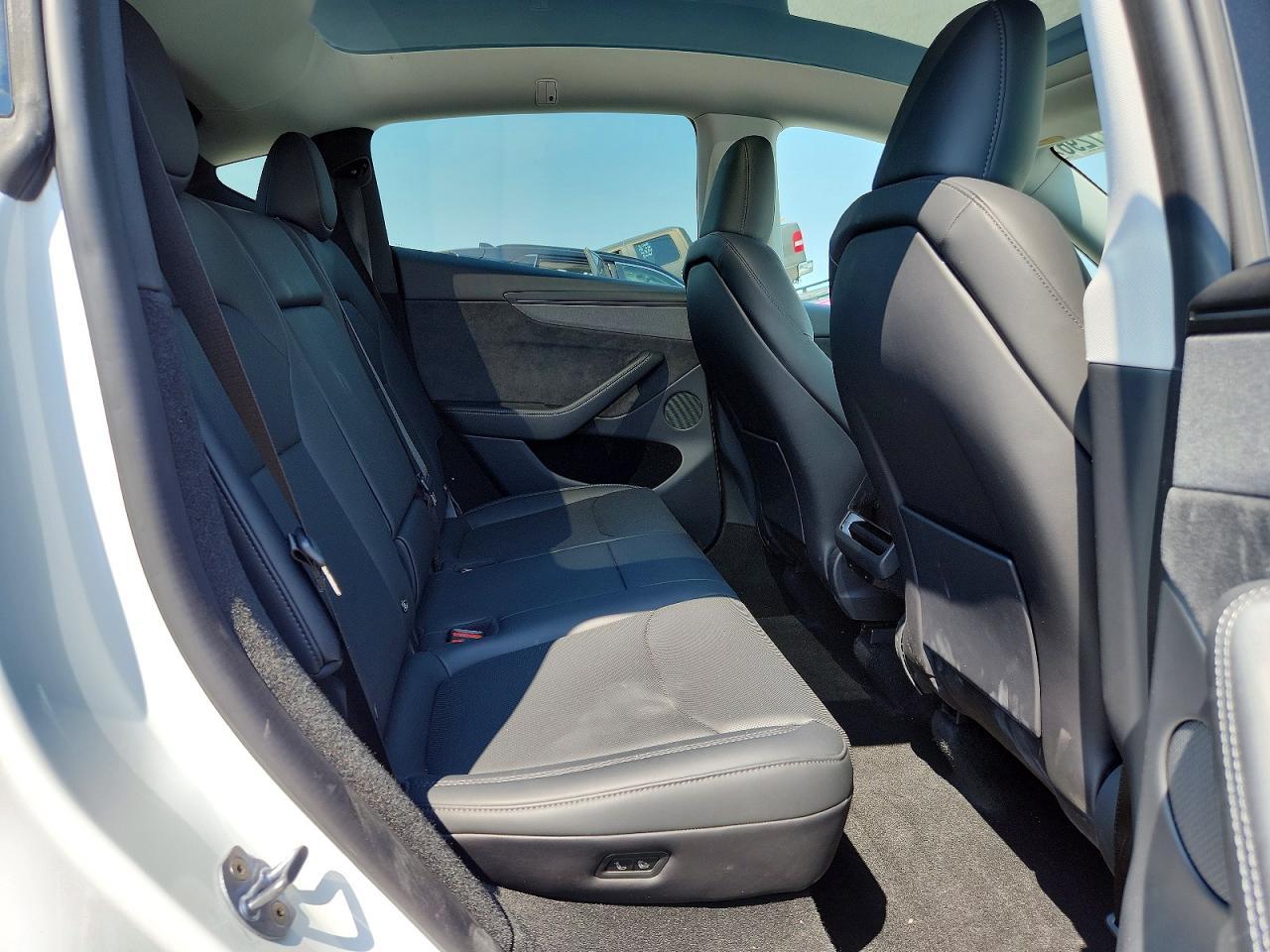 2026 Tesla Model Y - zdjęcie 10