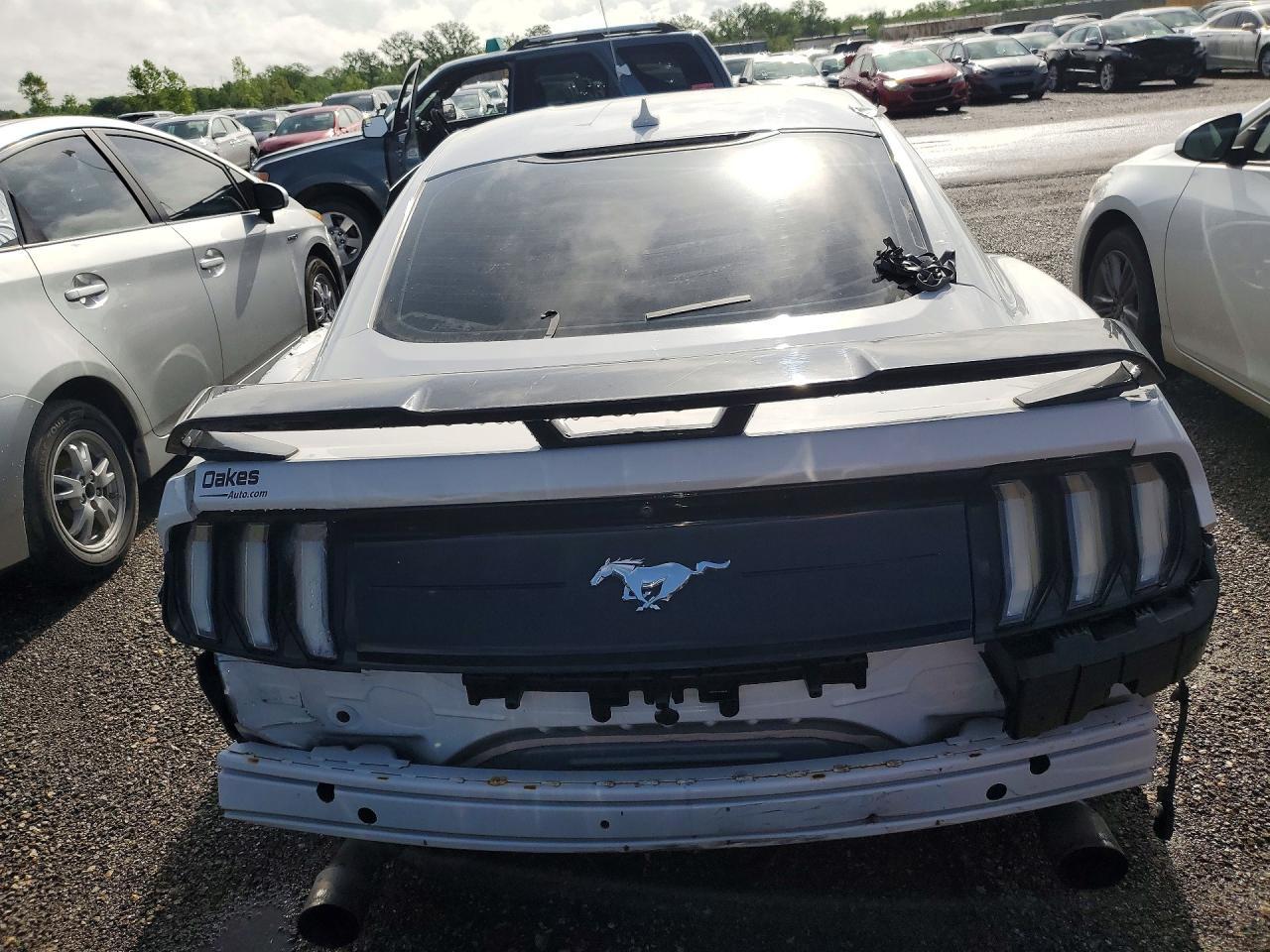 2020 Ford Mustang - zdjęcie 6