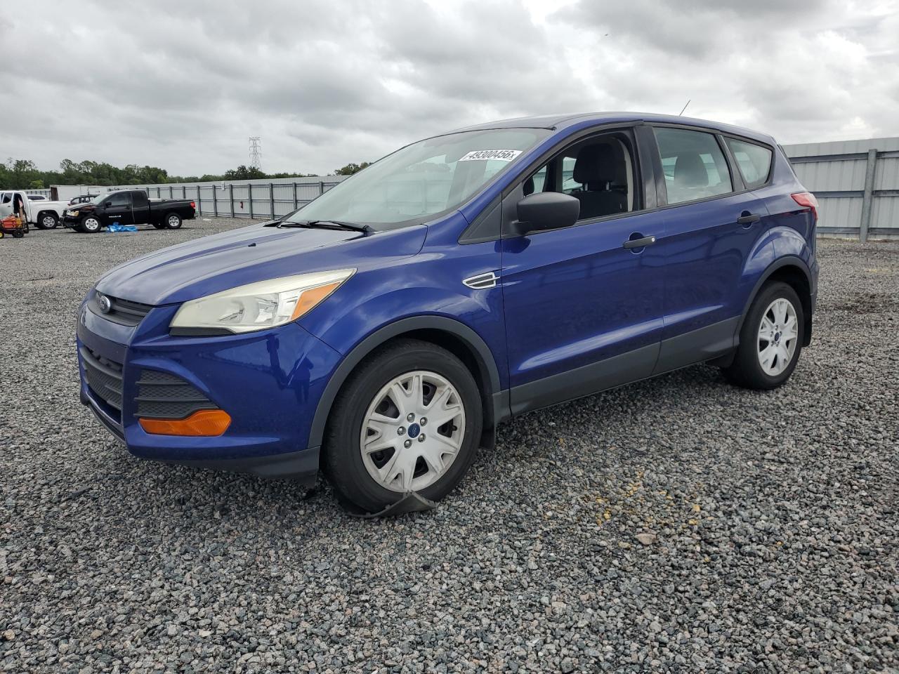 2016 Ford Escape S - zdjęcie główne