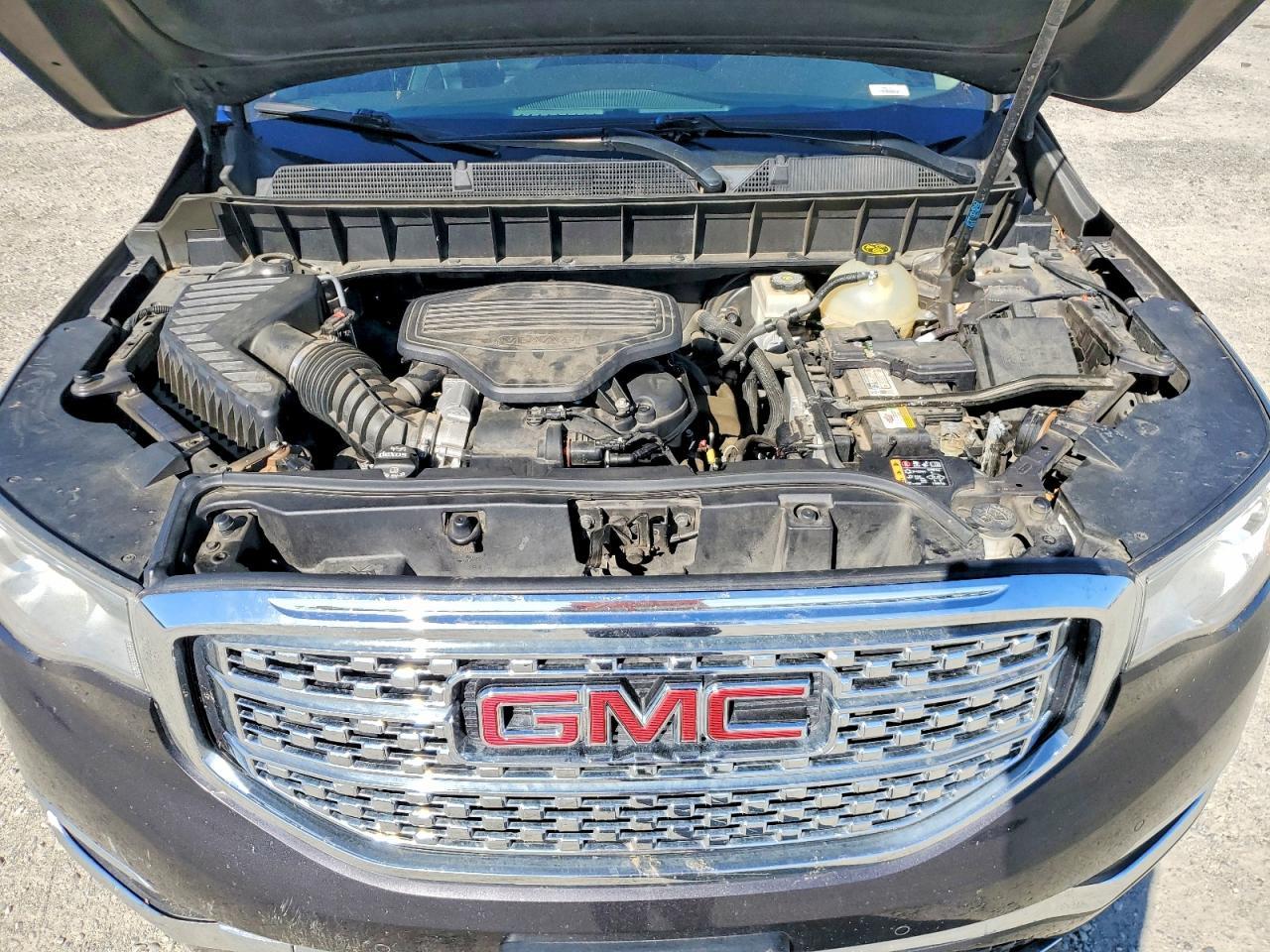2017 GMC Acadia Denali - zdjęcie 12