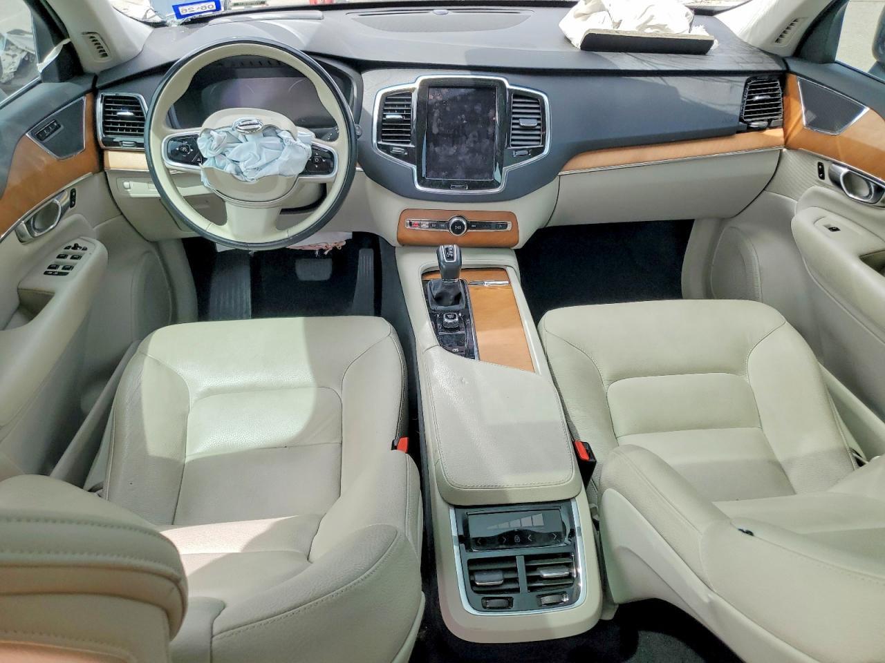 2022 Volvo Xc90 T6 Momentum - zdjęcie 8