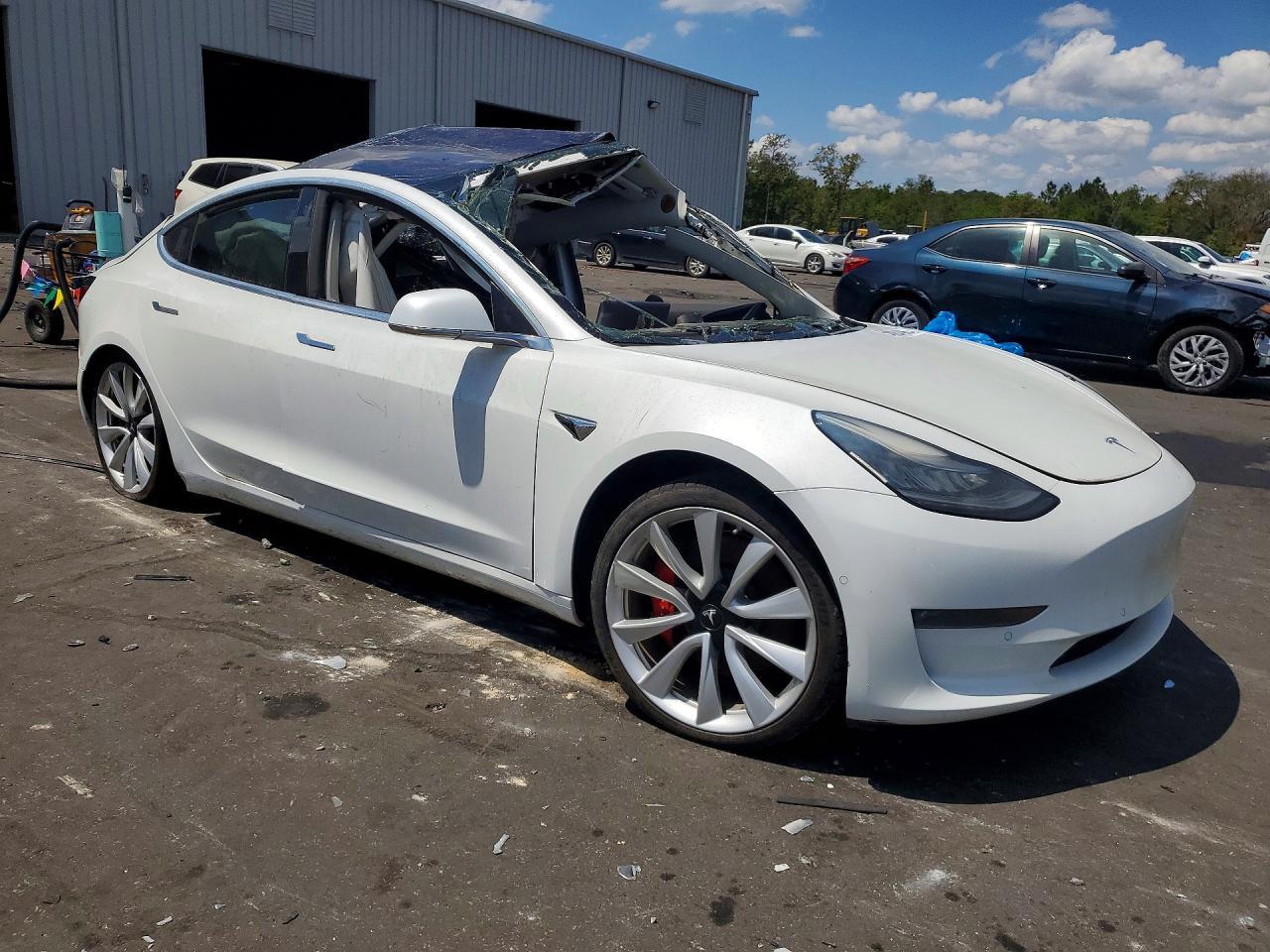 2018 Tesla Model 3 - zdjęcie 4
