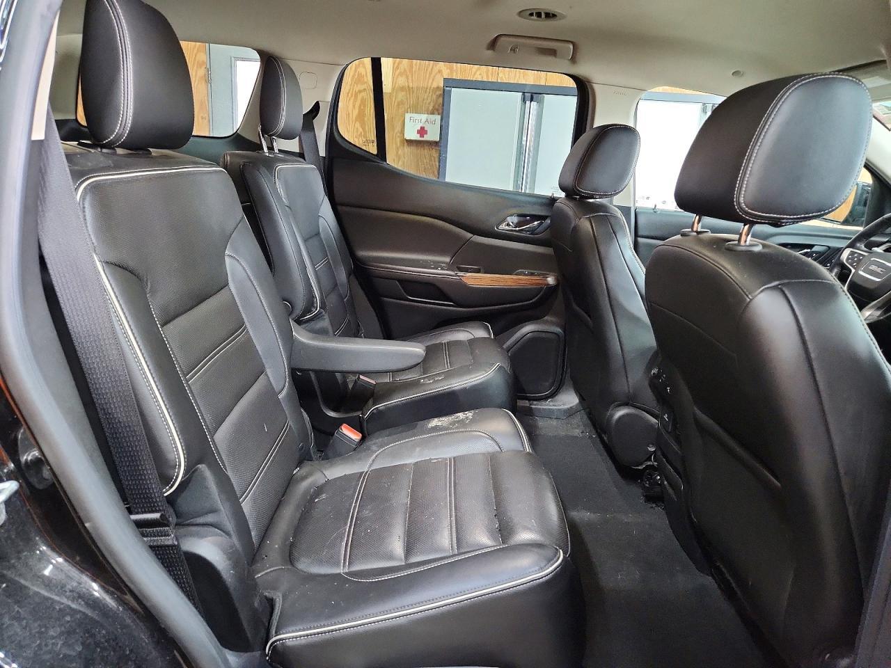2017 GMC Acadia Denali - zdjęcie 11