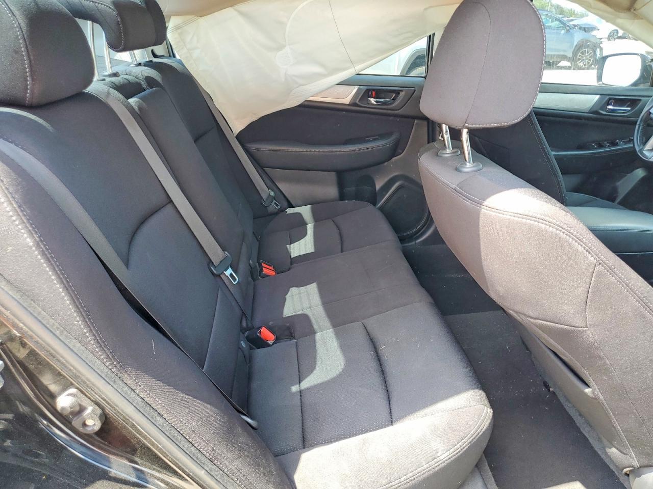 2017 Subaru Legacy 2.5I Premium - zdjęcie 10