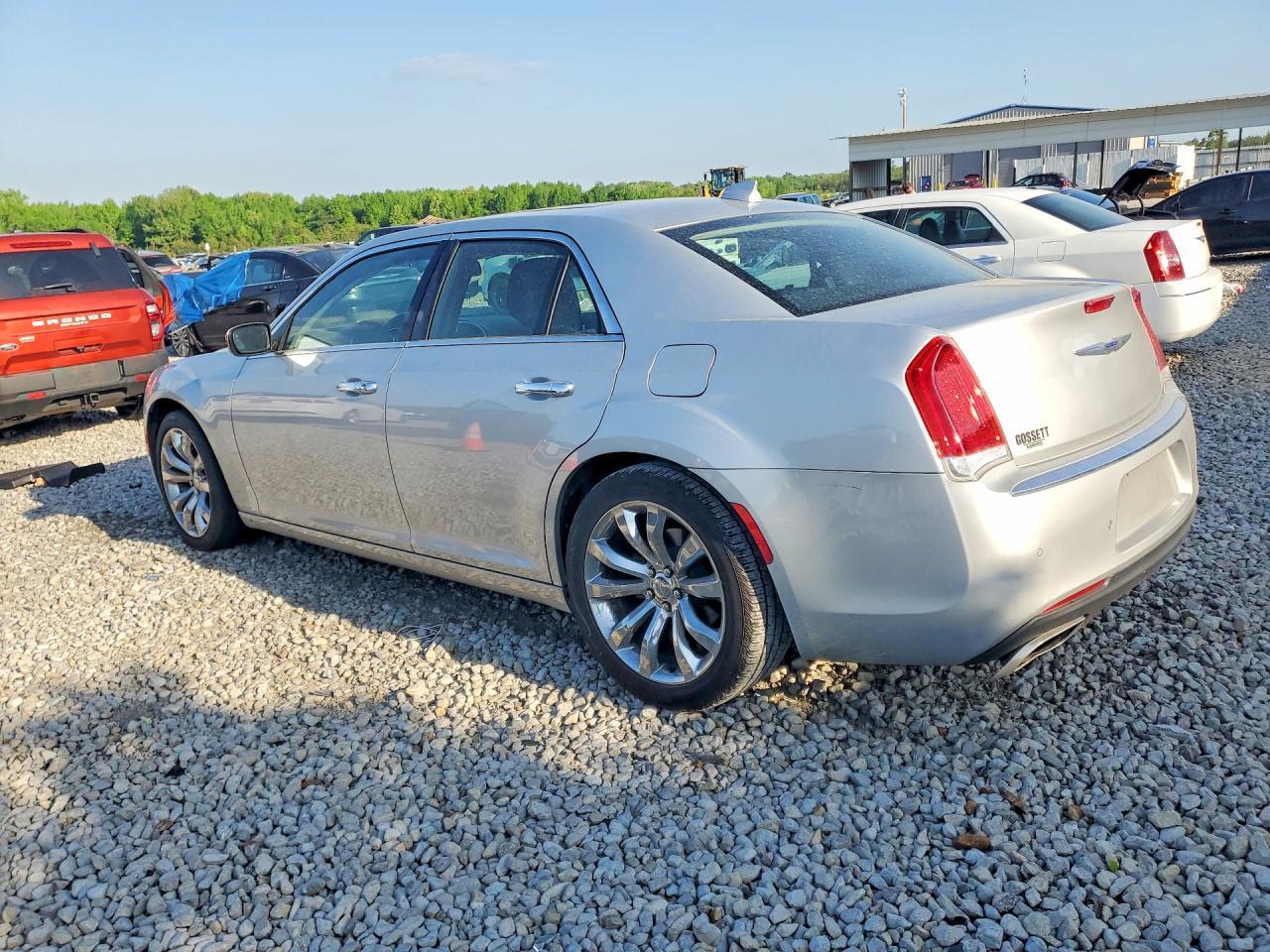2019 Chrysler 300 Limited - zdjęcie 2