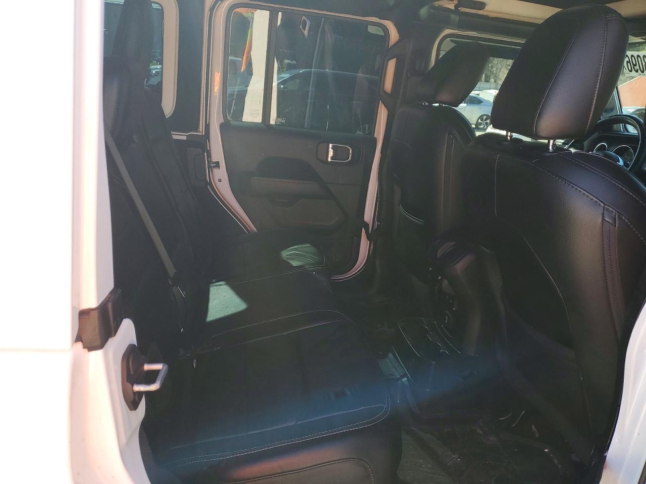 2018 Jeep Wrangler Unlimited Sahara - zdjęcie 11