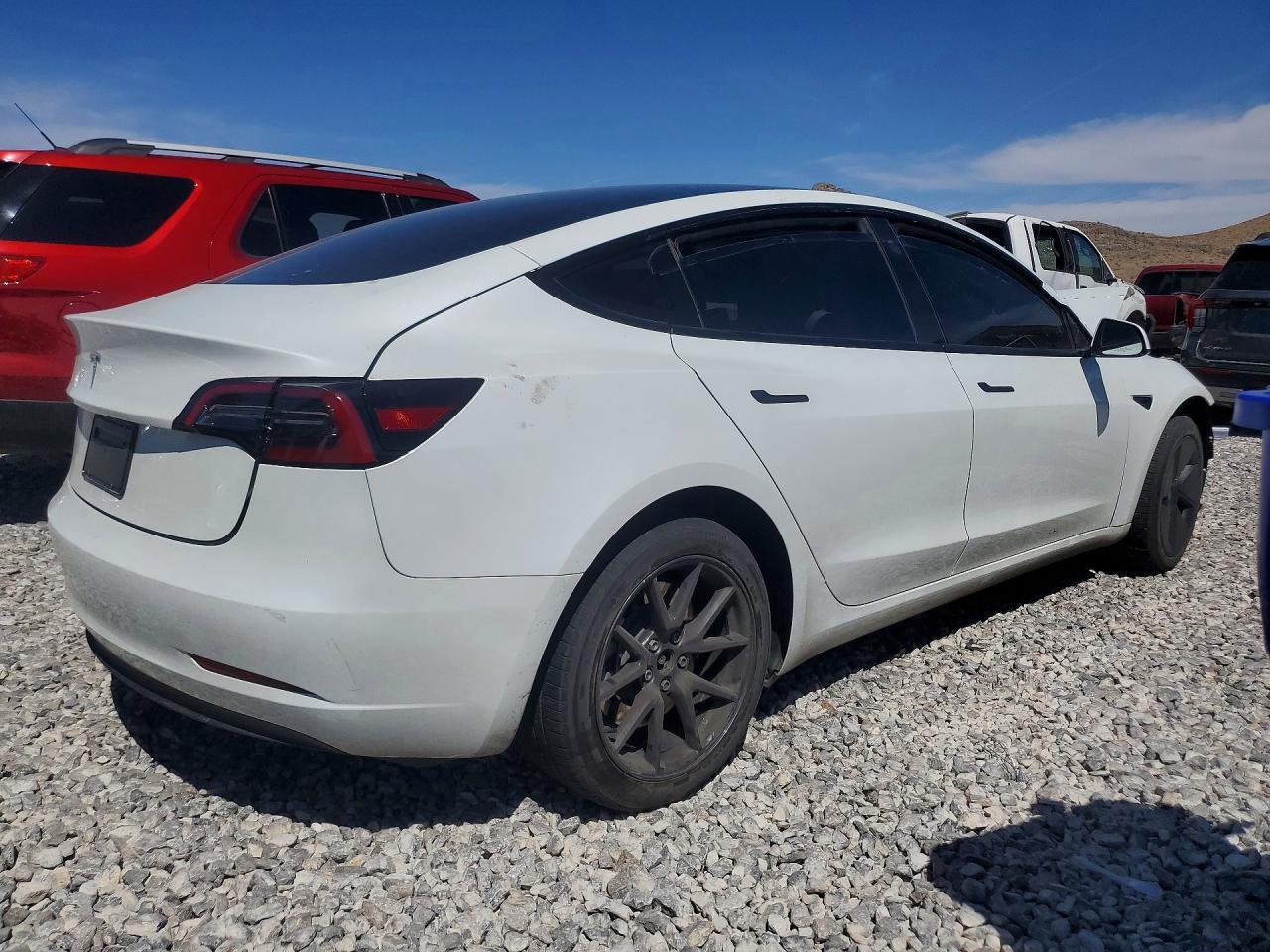 2023 Tesla Model 3 - zdjęcie 3