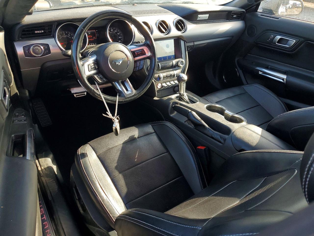 2021 Ford Mustang - zdjęcie 8