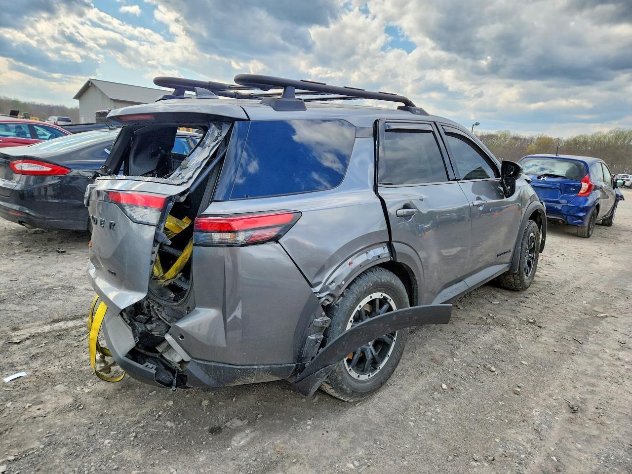 2024 Nissan Pathfinder Rock Creek - zdjęcie 3