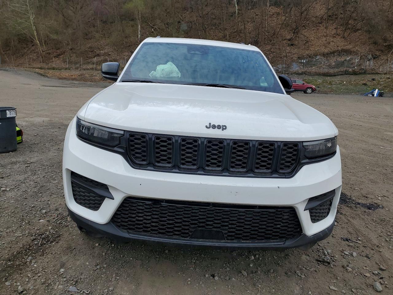 2025 Jeep Grand Cherokee Laredo - zdjęcie 5