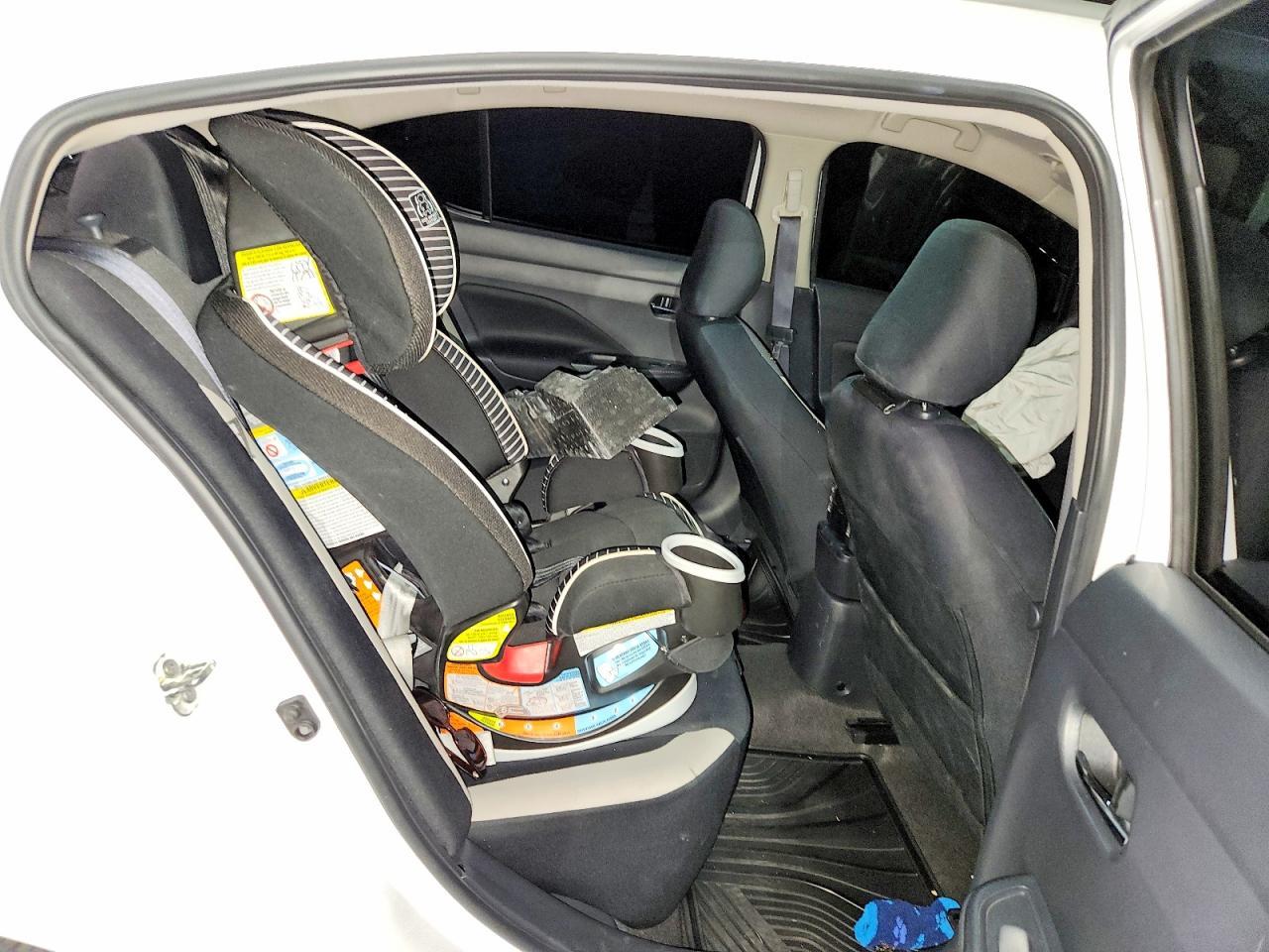 2022 Nissan Versa Sv - zdjęcie 11
