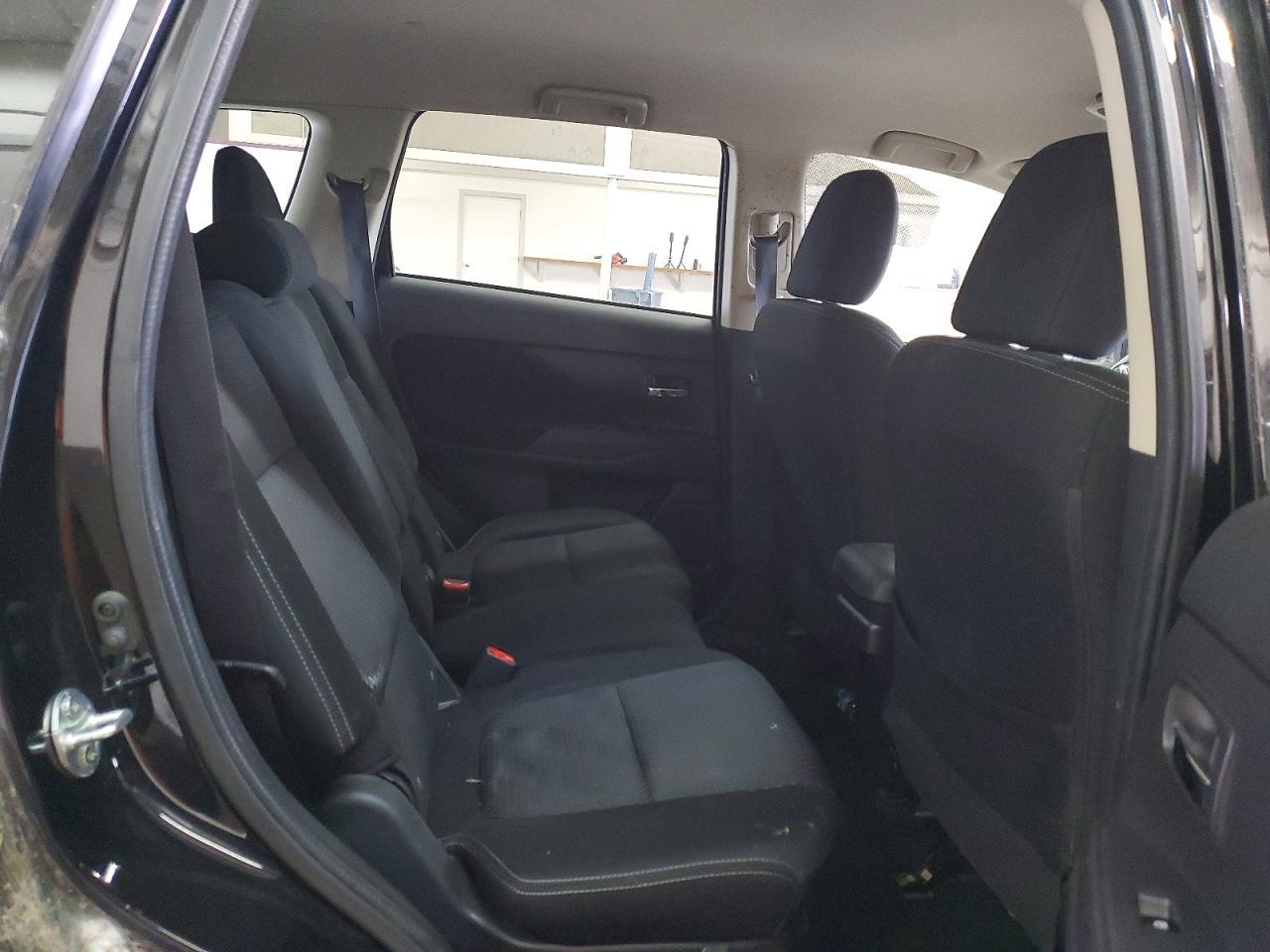 2016 Mitsubishi Outlander Se - zdjęcie 10