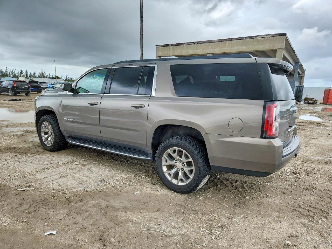 2019 GMC Yukon Xl C1500 Sle - zdjęcie 2