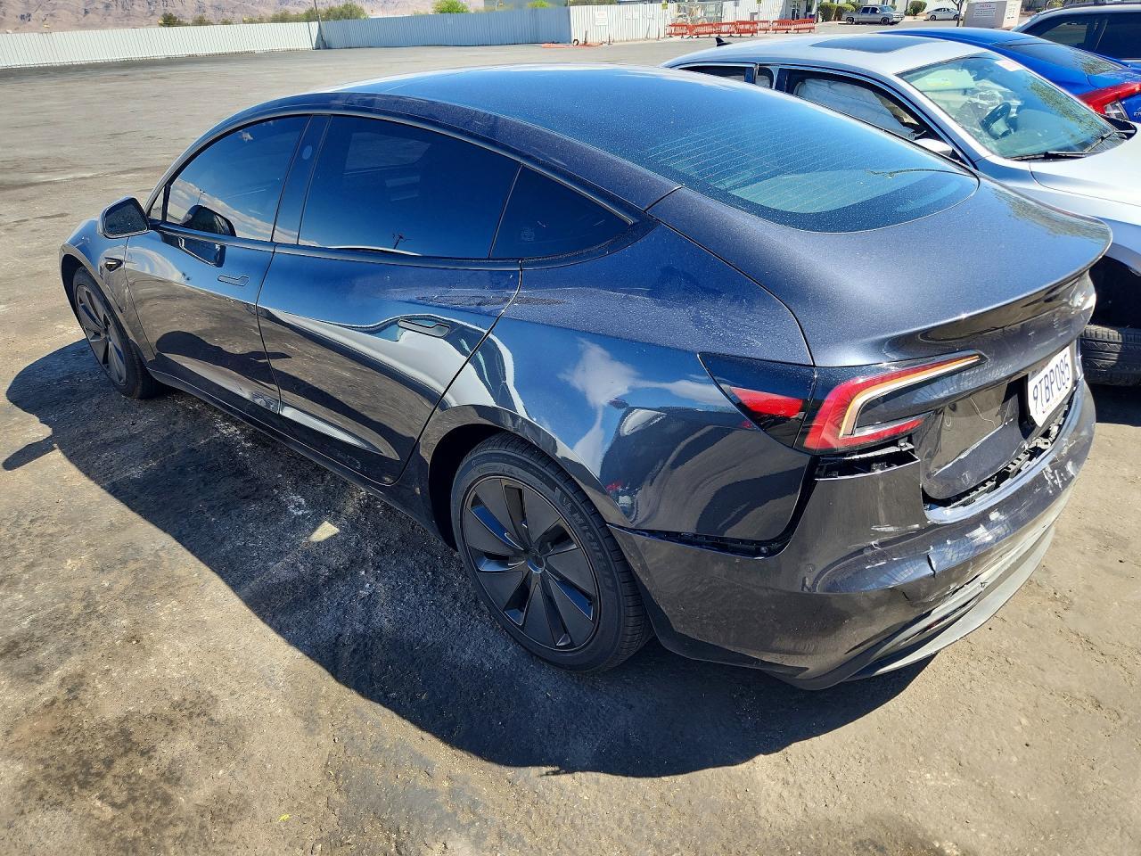 2025 Tesla Model 3 - zdjęcie 2