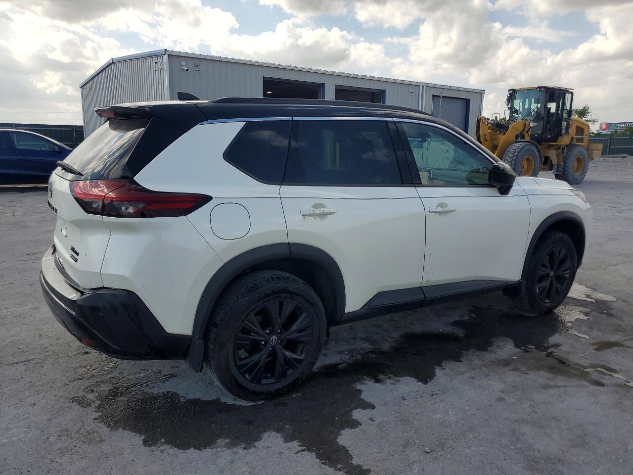 2023 Nissan Rogue Sv - zdjęcie 3