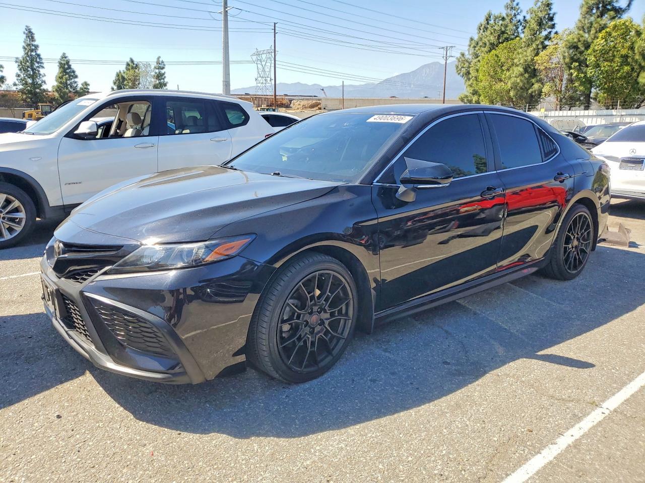2021 Toyota Camry Se - zdjęcie główne
