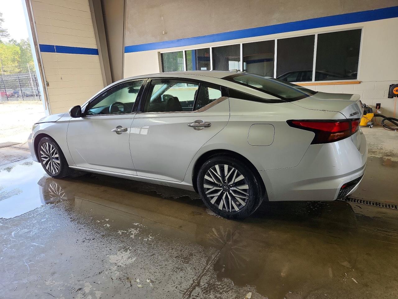 2023 Nissan Altima Sv - zdjęcie 2