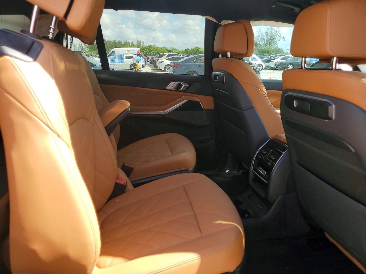 2025 BMW X7 xDrive40I - zdjęcie 11