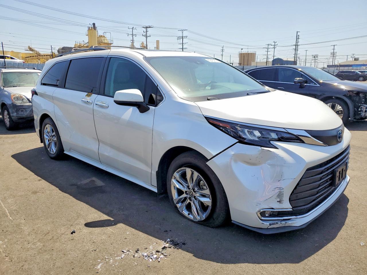 2024 Toyota Sienna Xle - zdjęcie 4