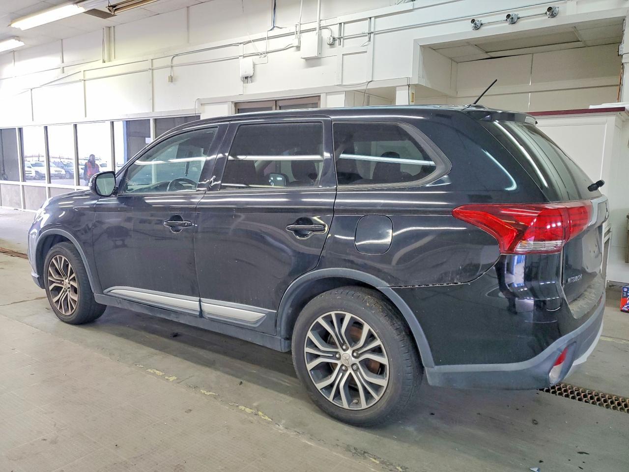 2016 Mitsubishi Outlander Se - zdjęcie 2