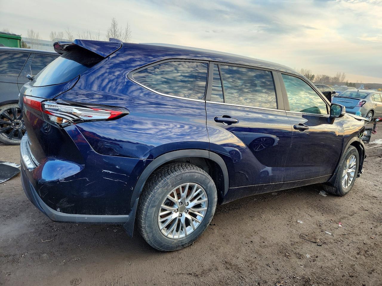 2023 Toyota Highlander L - zdjęcie 3