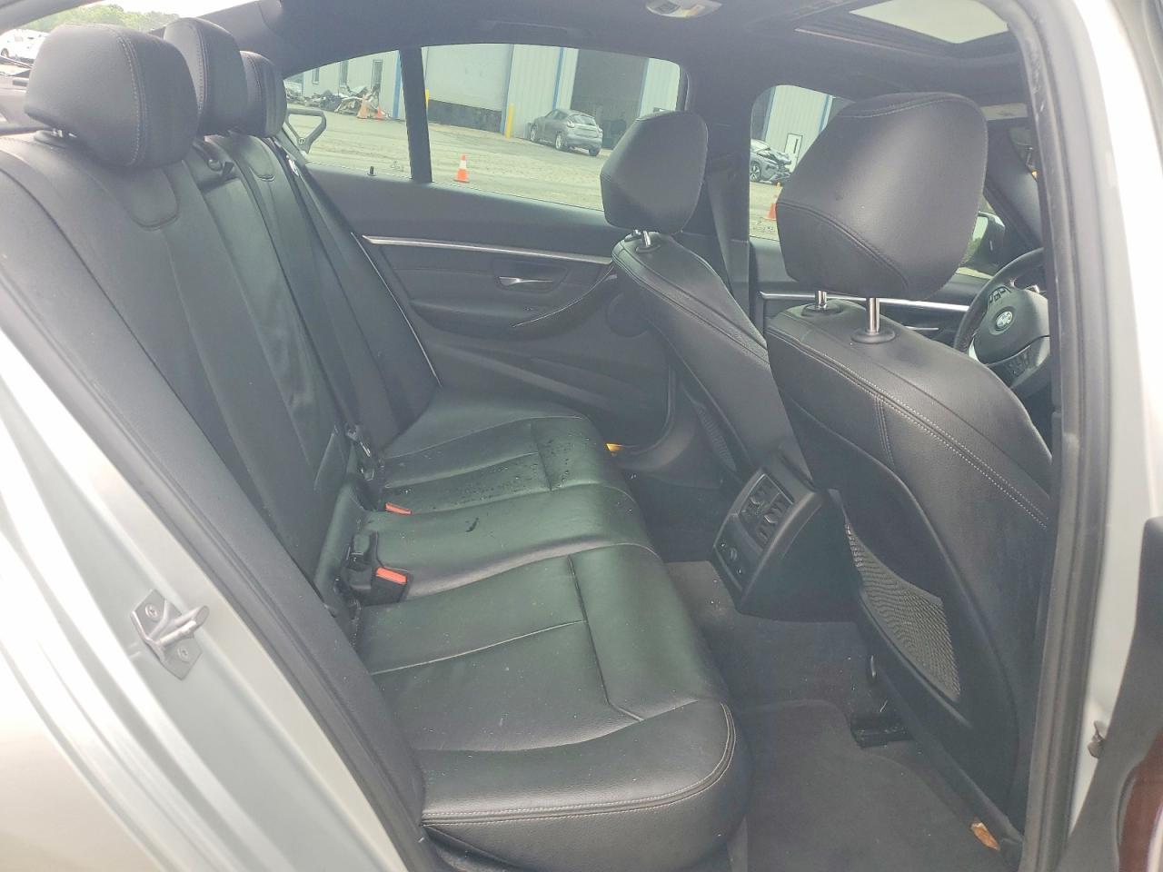 2017 BMW 330 Xi - zdjęcie 10