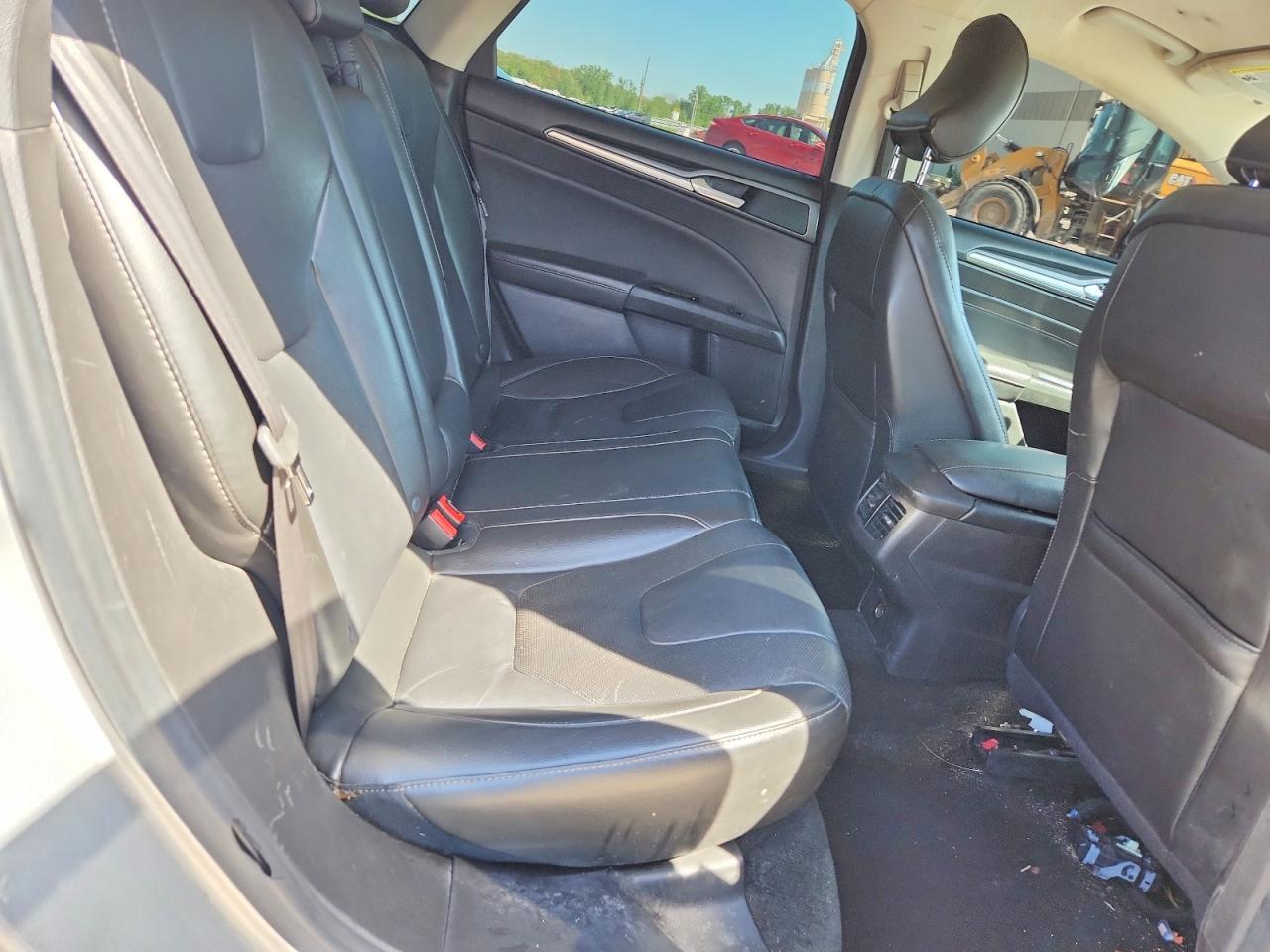 2016 Ford Fusion Titanium - zdjęcie 10