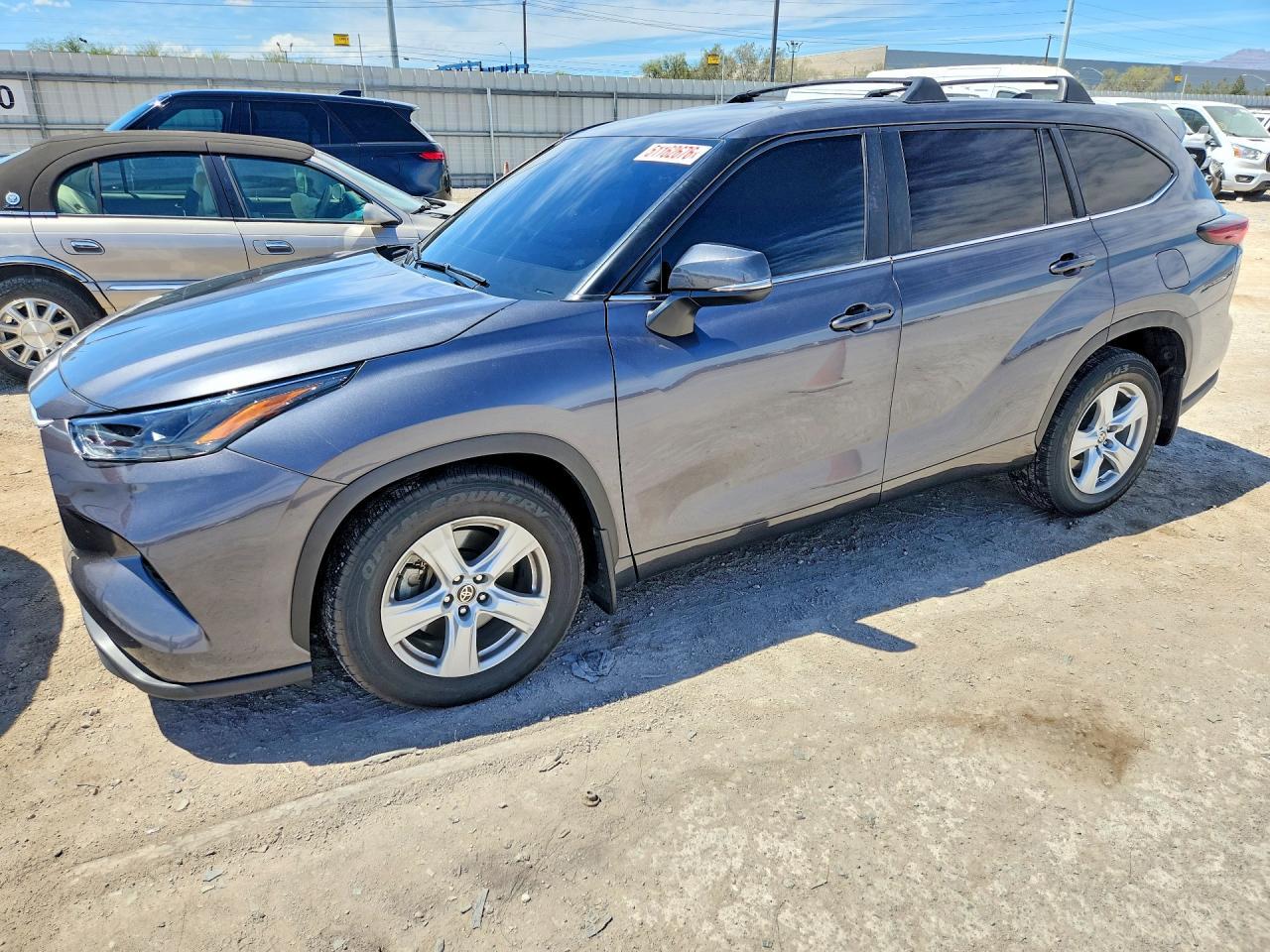 2024 Toyota Highlander Le - zdjęcie główne