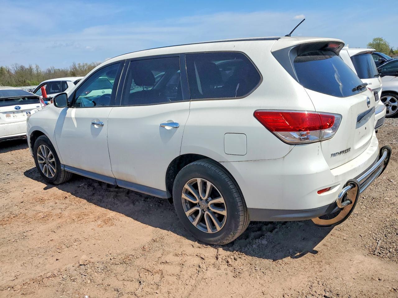 2014 Nissan Pathfinder S - zdjęcie 2