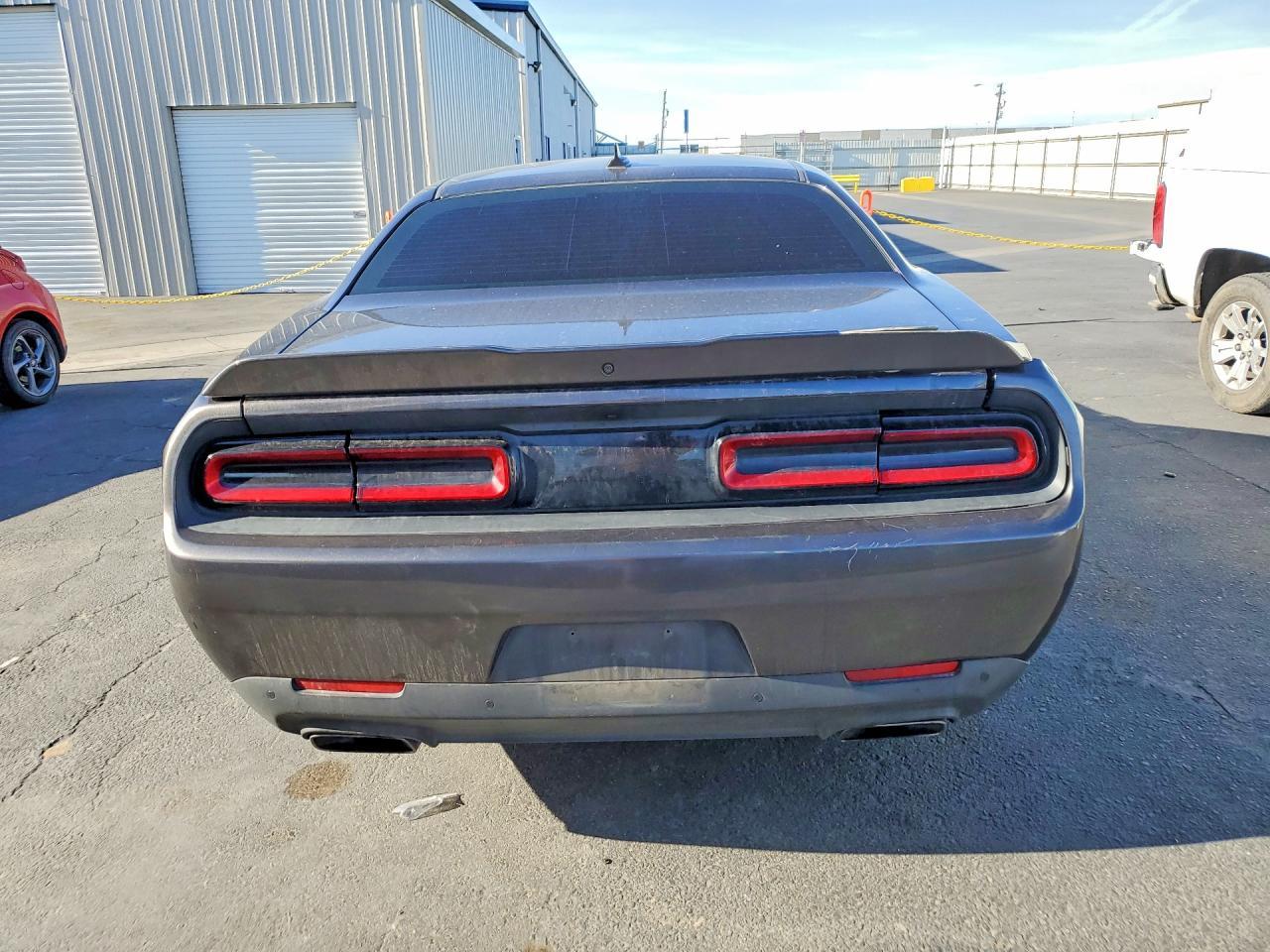 2016 Dodge Challenger R - zdjęcie 6